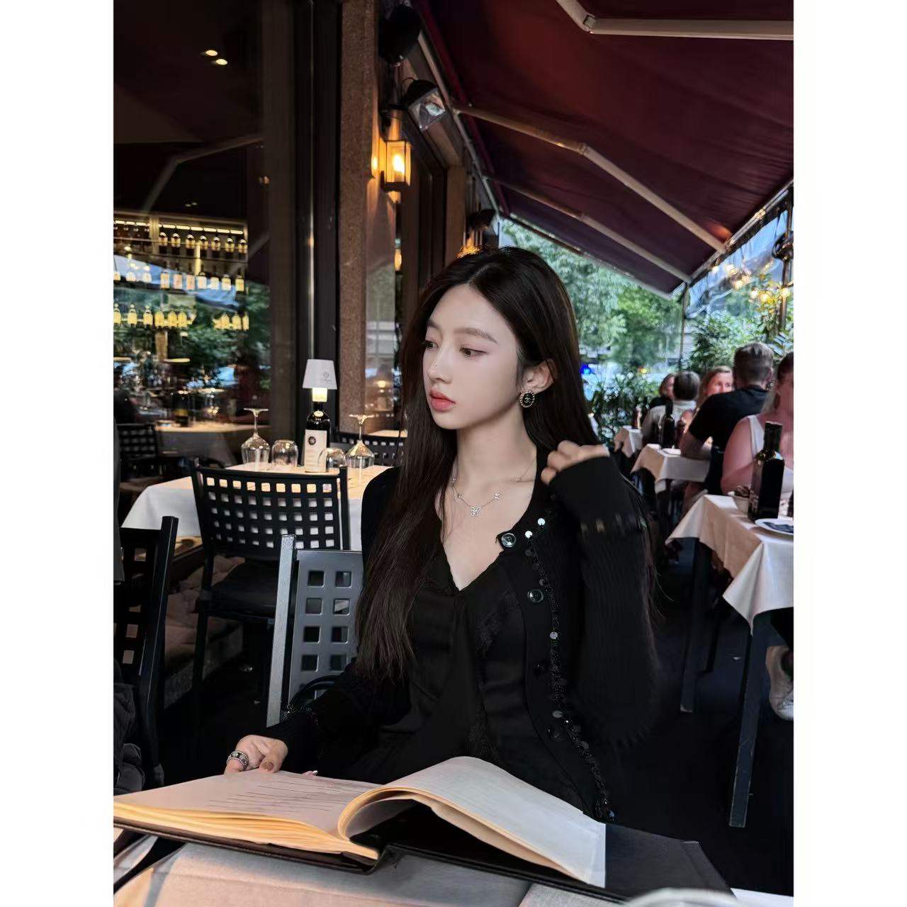 【盒子专享】珠光薄雾  圆领竖纹亮片拼接单排扣口袋长袖针织开衫