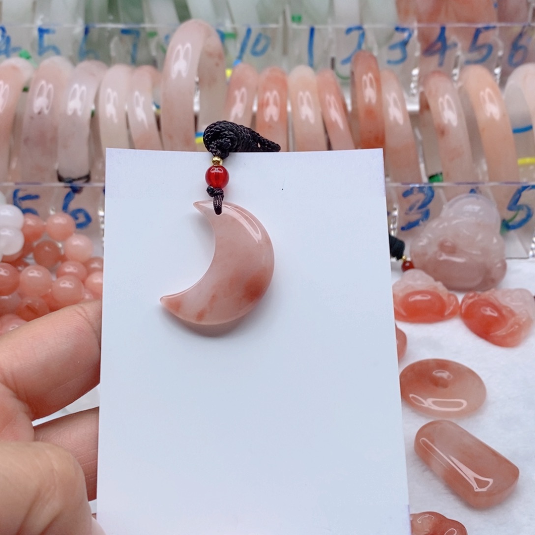 石英质玉颈饰未镶嵌