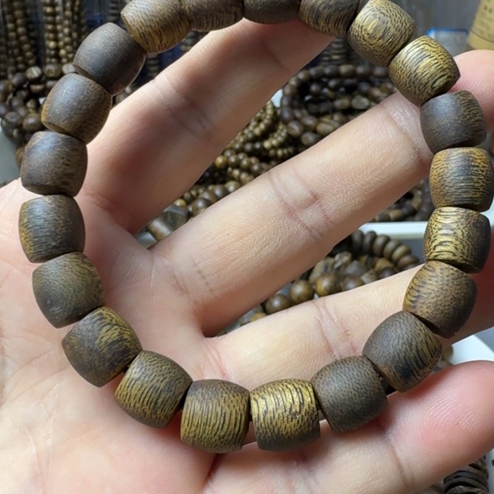 沉香手串乌身手串9克