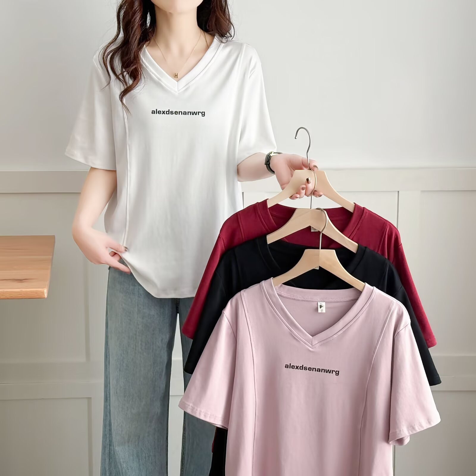 2025夏季胖mm短袖女大码设计感显瘦V领减龄短袖T恤宽松休闲百搭