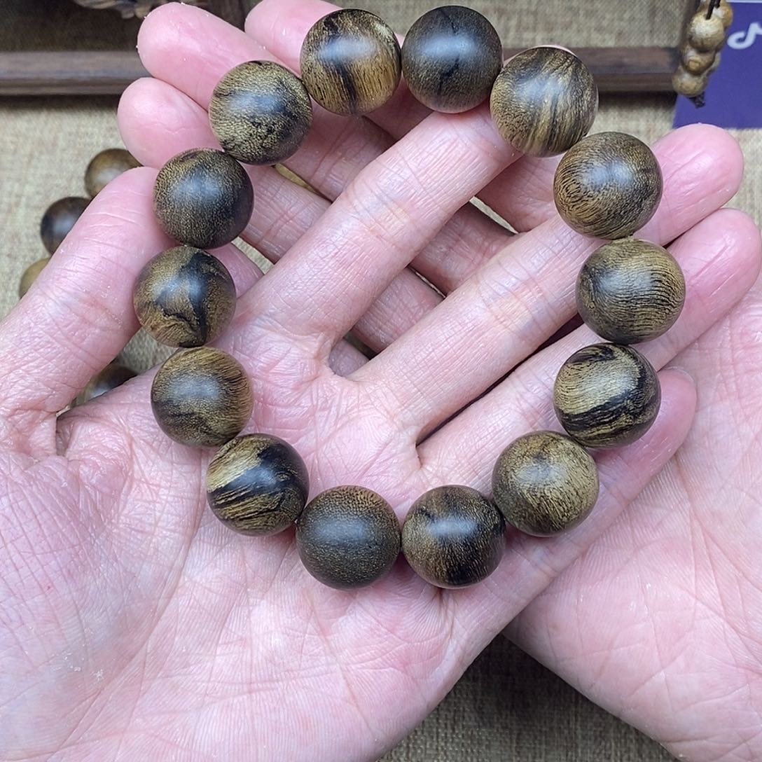 沉香手串戴*越南芽庄白棋楠