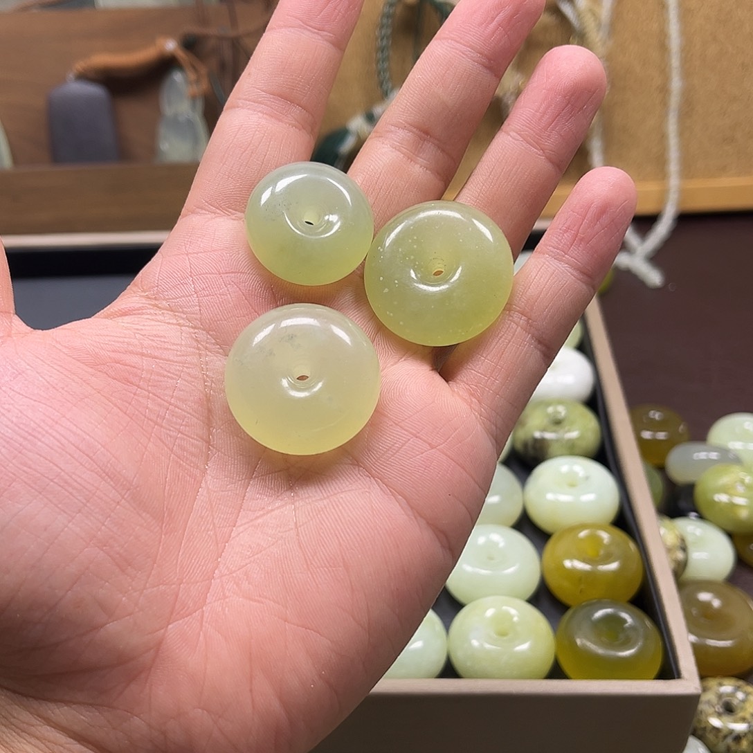 蛇纹石玉合金颈饰