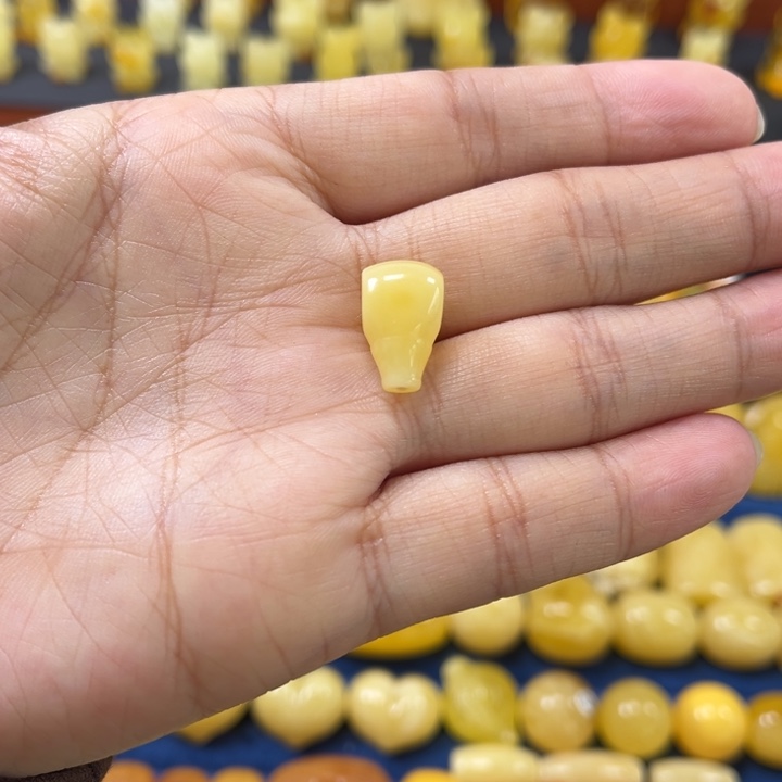 琥珀未镶嵌裸石卡9加金白三通