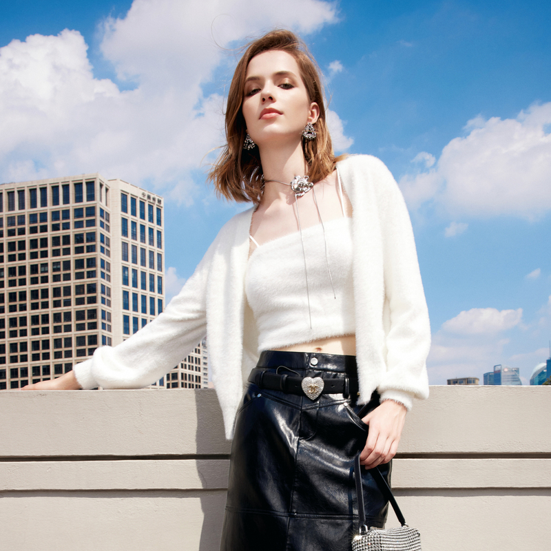 卡拉佛白色毛针织开衫秋冬新款显瘦v领短款毛毛外套834W050