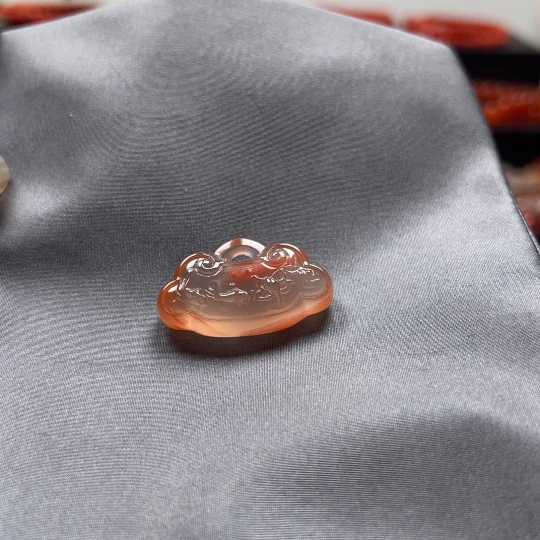 南红玛瑙吊坠未镶嵌