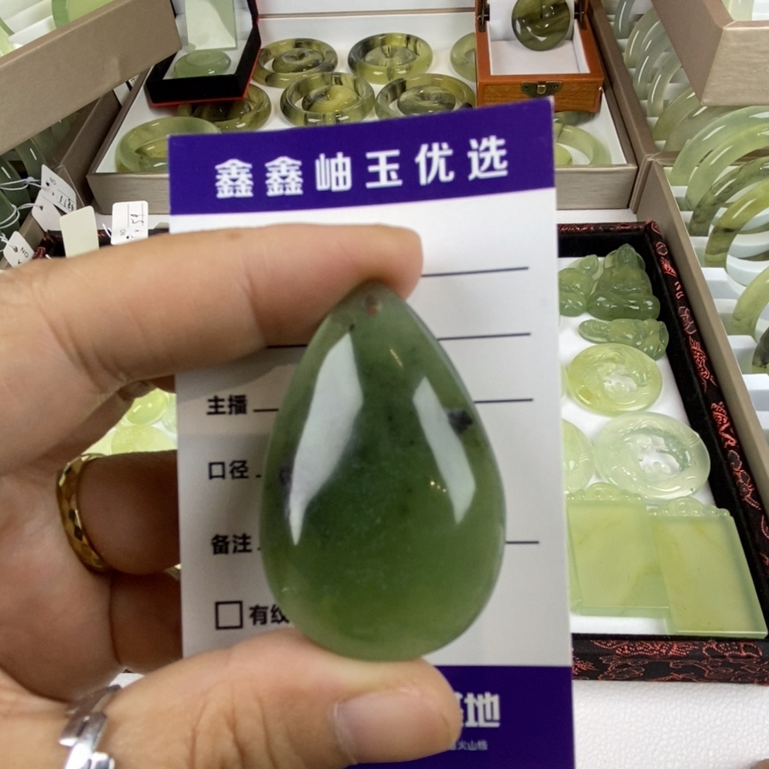 未镶嵌蛇纹石玉颈饰