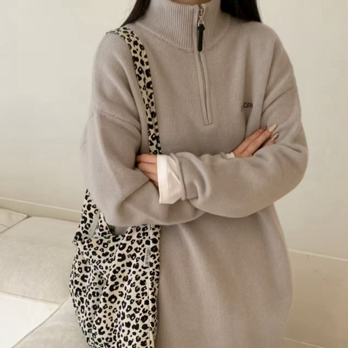 高定 2025秋冬定制新款字母嵌花徽标皮革拉链立领长袖毛衣女5525