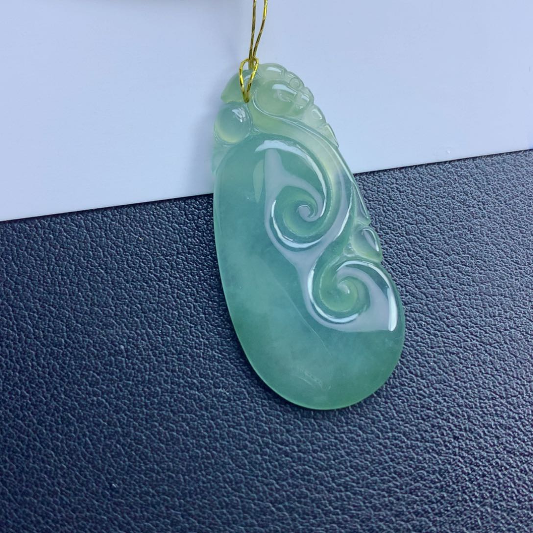 翡翠颈饰未镶嵌如意