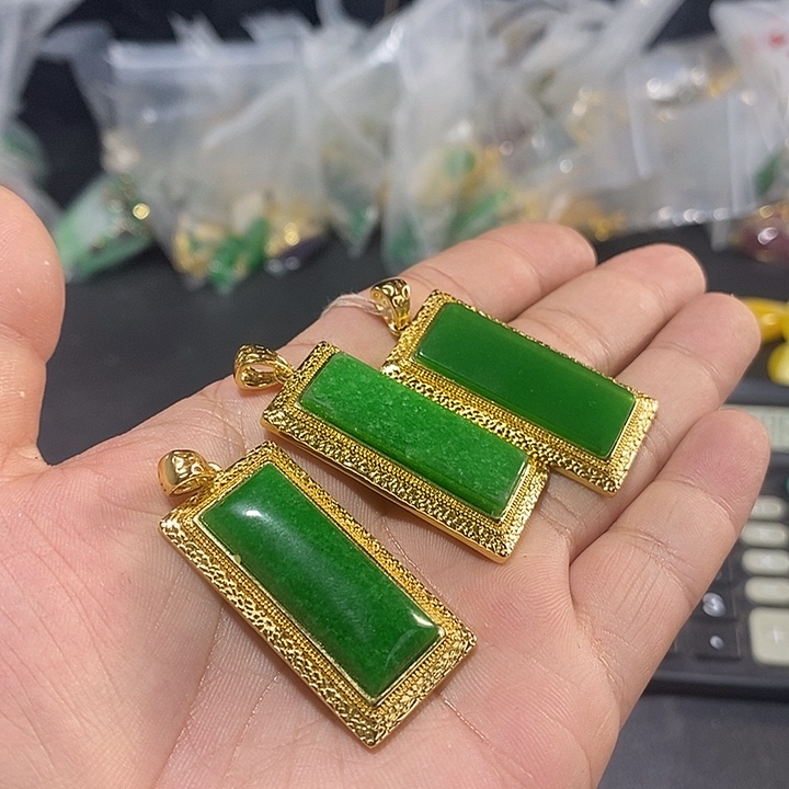 翡翠颈饰未镶嵌价格