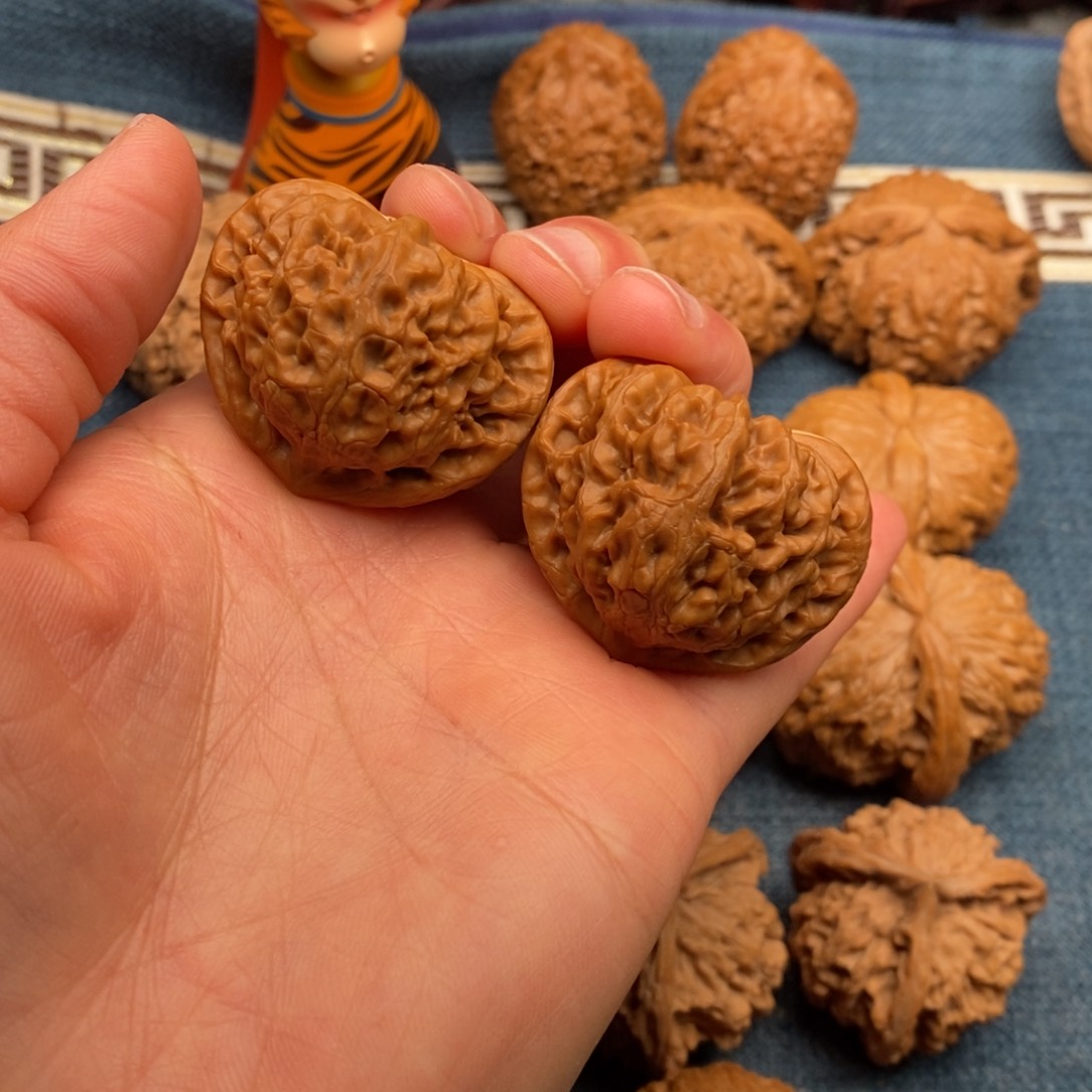 文玩核桃把件39桃心宫灯