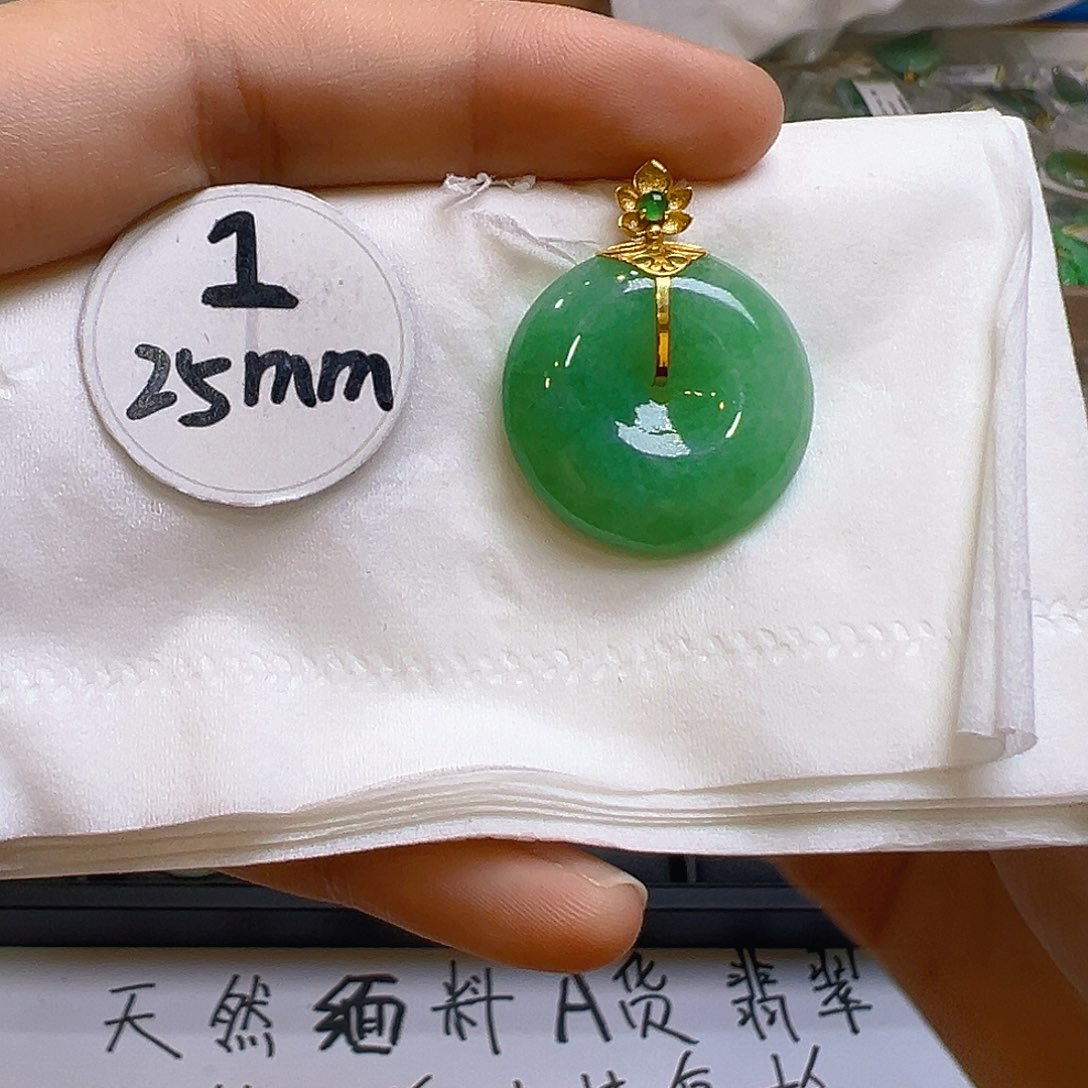 翡翠颈饰18K金镶嵌翡翠