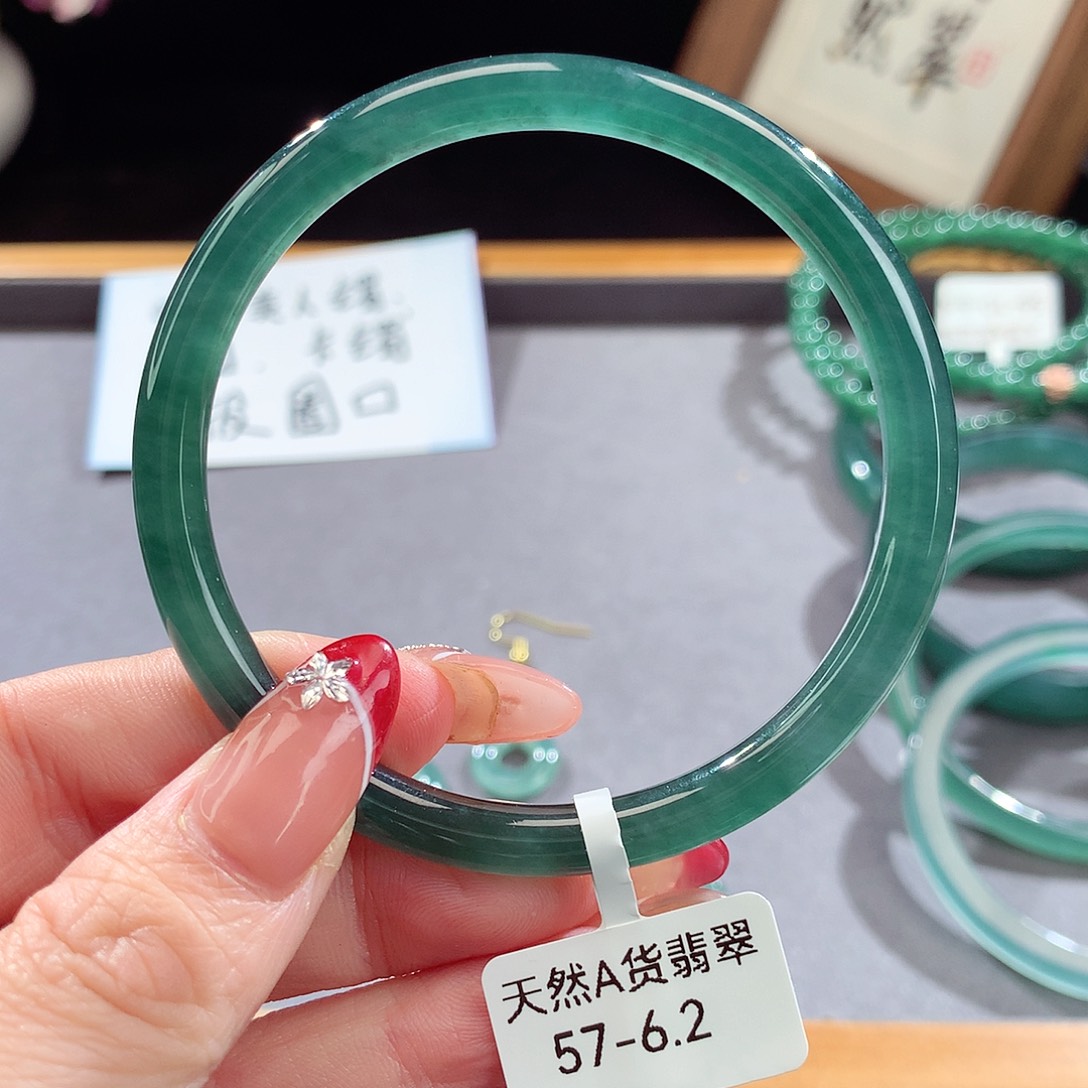 翡翠手镯（圆镯）未镶嵌