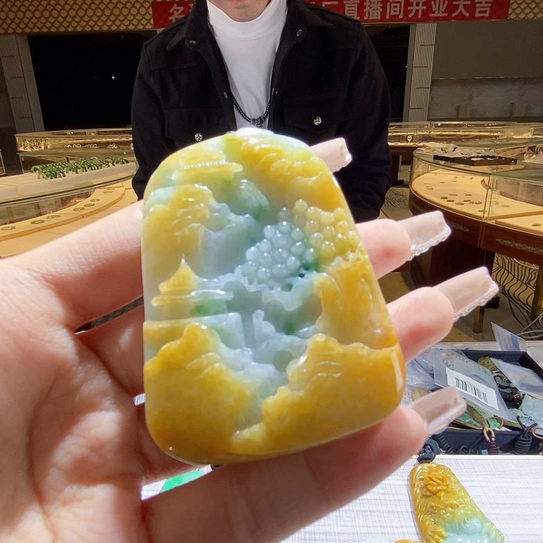 翡翠颈饰未镶嵌翡翠