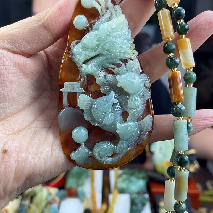 蛇纹石玉未镶嵌颈饰