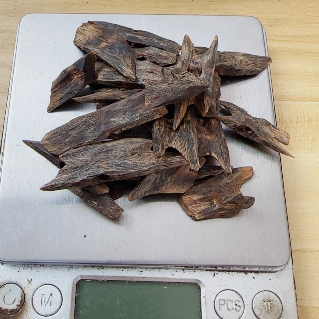 沉香沉香碎屑欢*乌身老白棋沉水块料23g