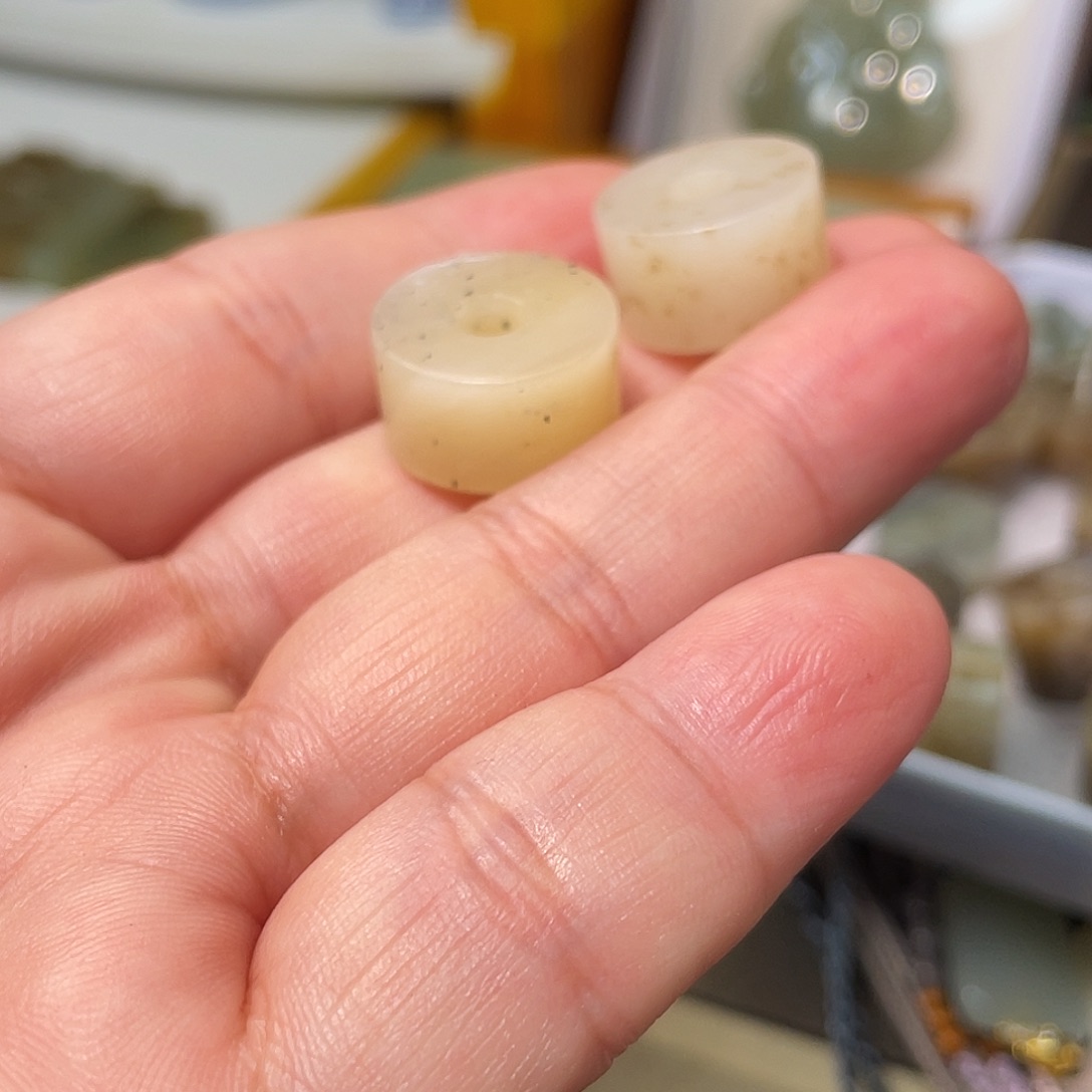 珊***贝和田玉未镶嵌颈饰