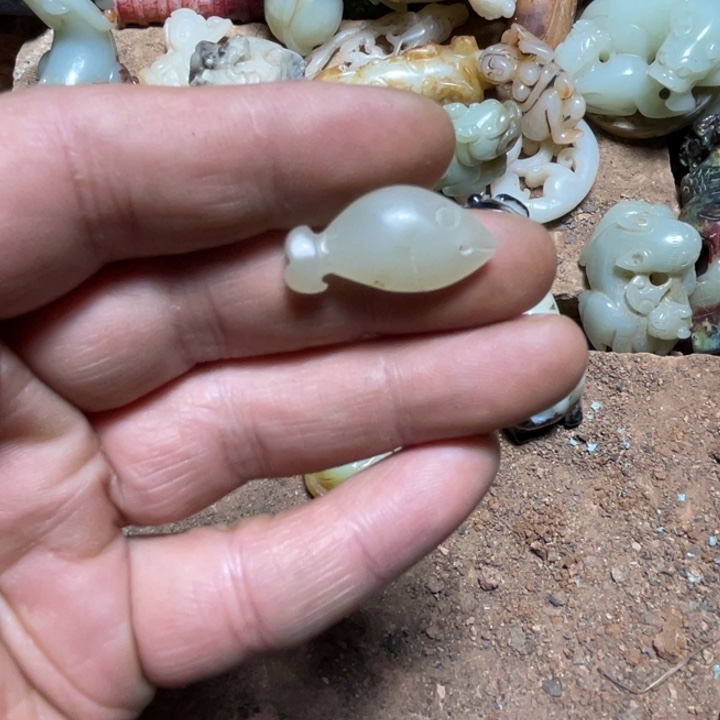 和田玉（糖玉）未镶嵌颈饰