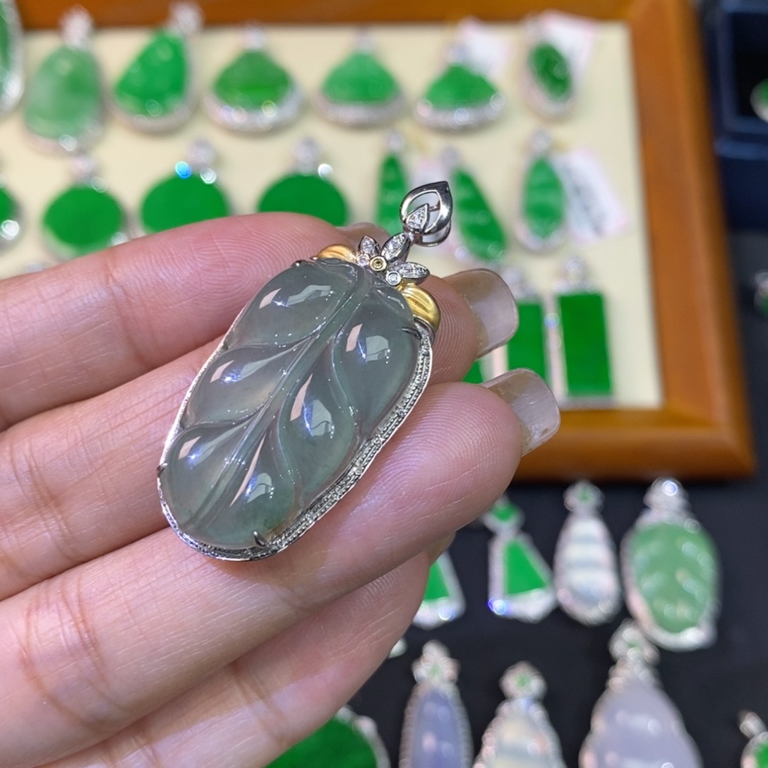 翡翠吊坠(不含链)18K金镶嵌吊坠