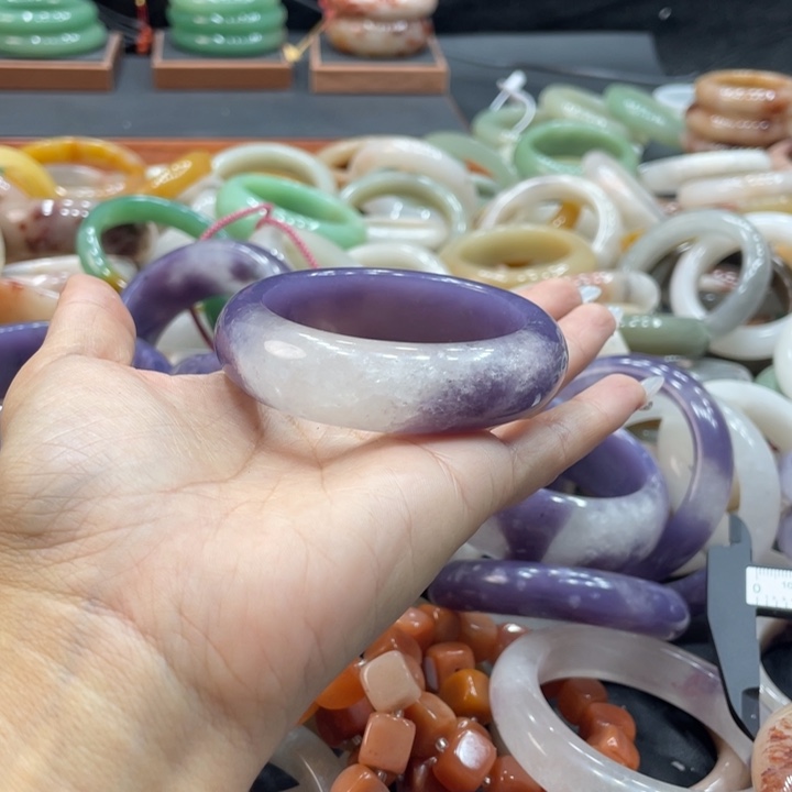 Y***琴石英质玉未镶嵌珠宝奇石