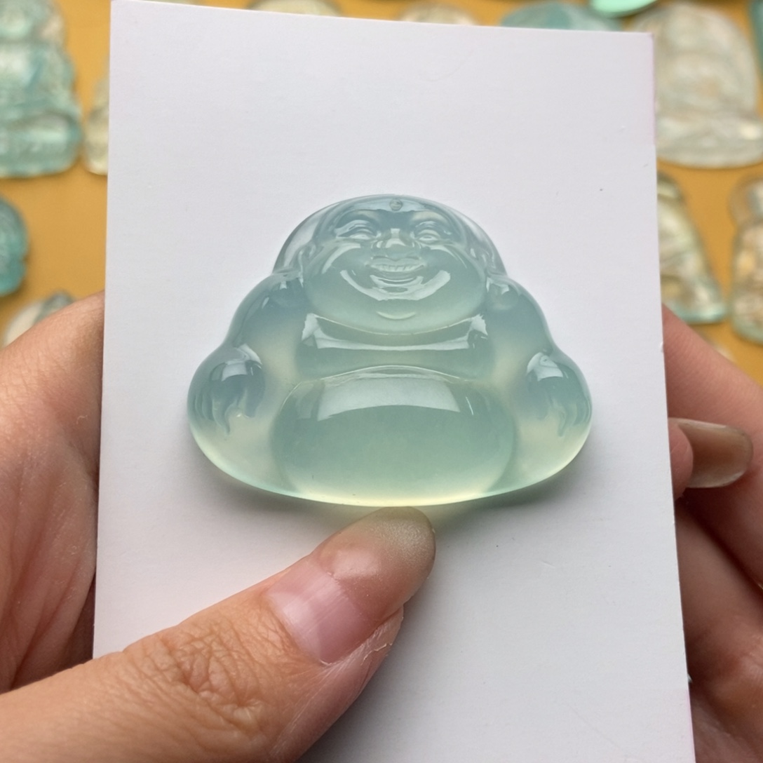 蛇纹石玉未镶嵌颈饰佛