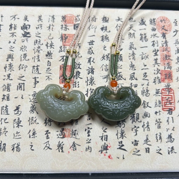和田玉晴水色如意平安锁吊坠多样性发货拍一发一
