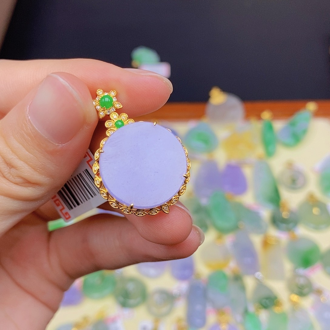 翡翠颈饰18K金镶嵌翡翠