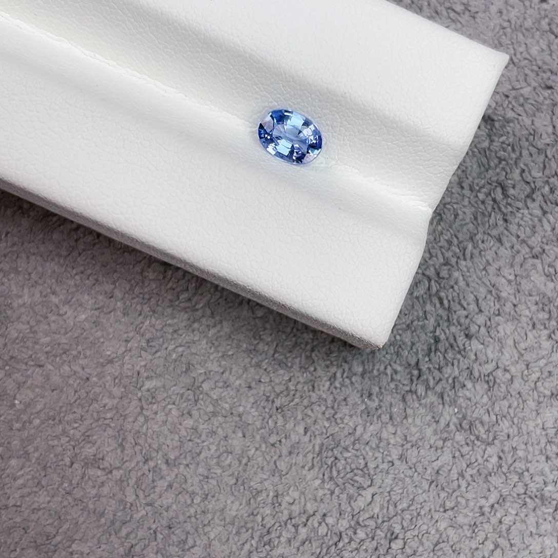 定制蓝宝石裸石未镶嵌0.89Ct。