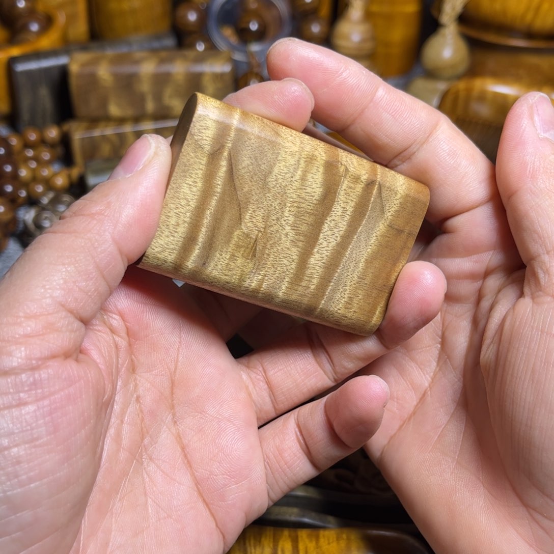 金丝楠无事牌小叶