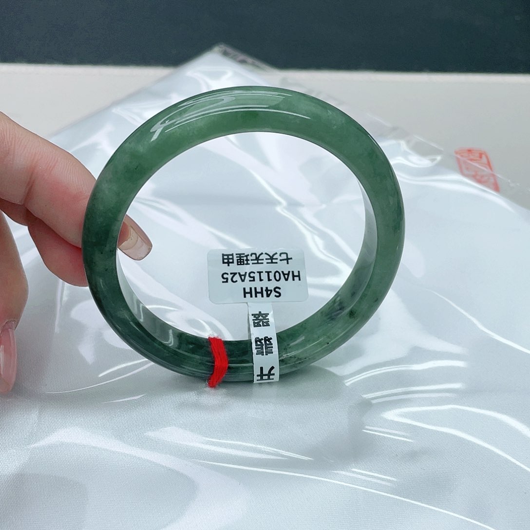 翡翠手镯未镶嵌正57