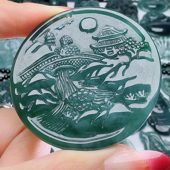 颈饰未镶嵌翡翠天然的A货翡翠多样性发其一