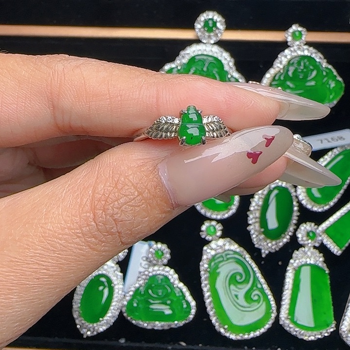 翡翠戒指未镶嵌翡翠