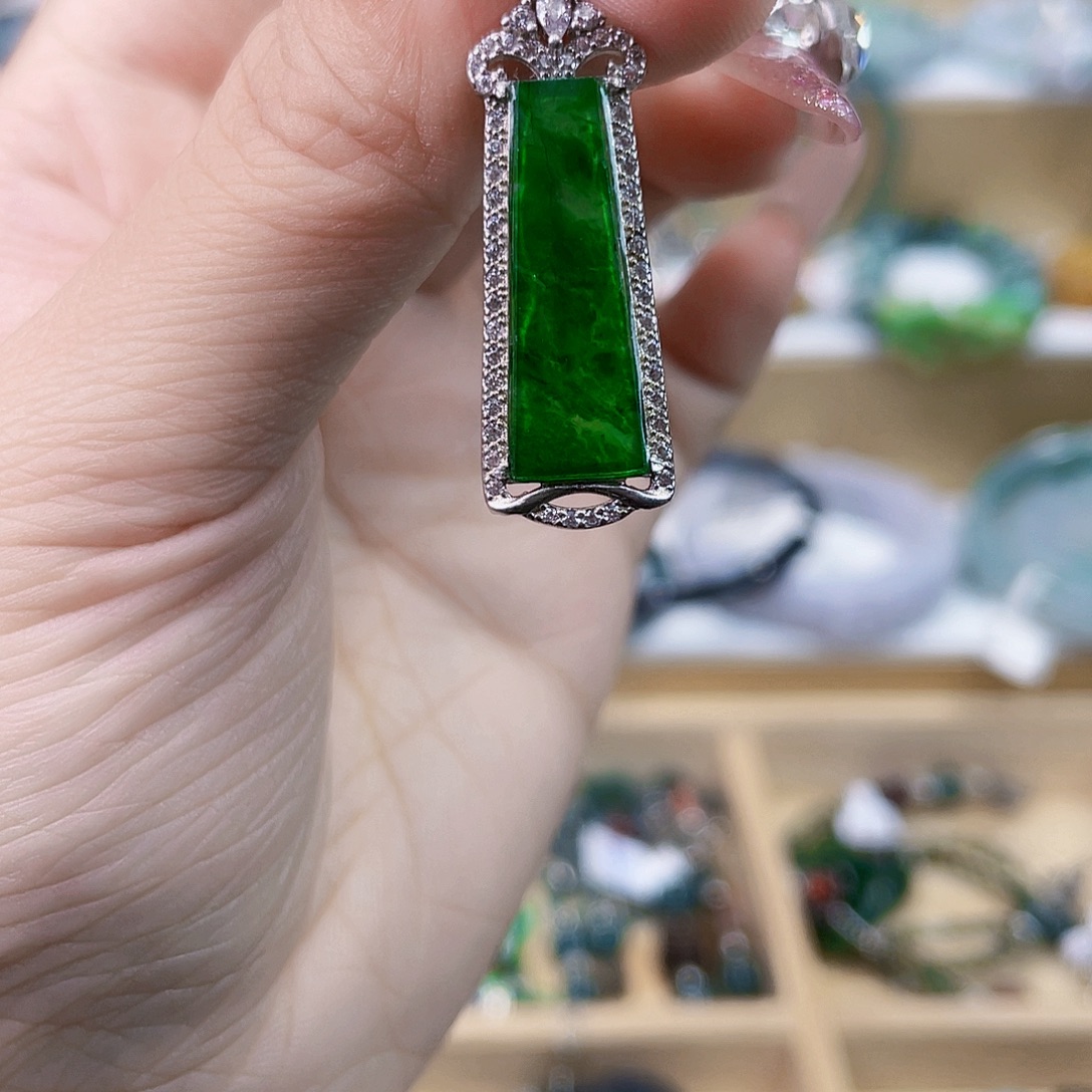 翡翠未镶嵌手链吊坠