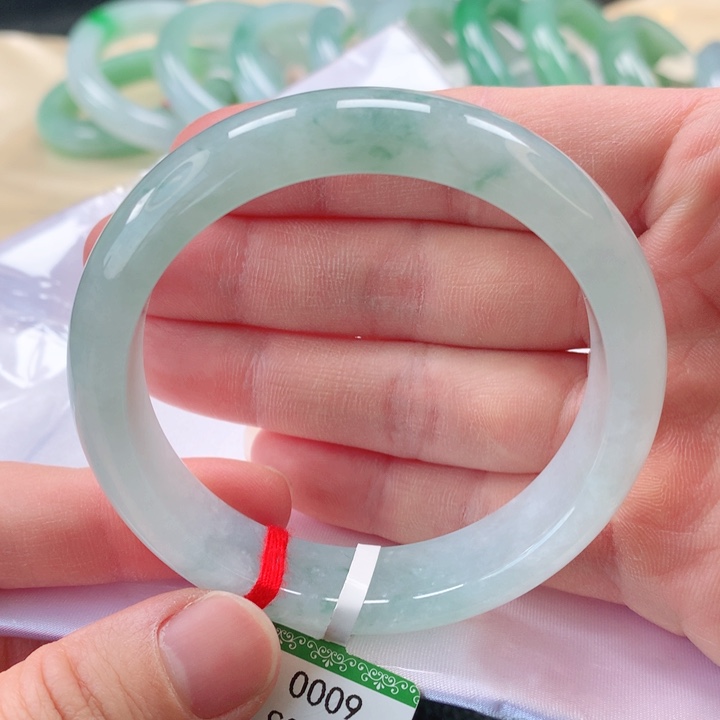 翡翠手镯未镶嵌缅甸A货翡翠手镯