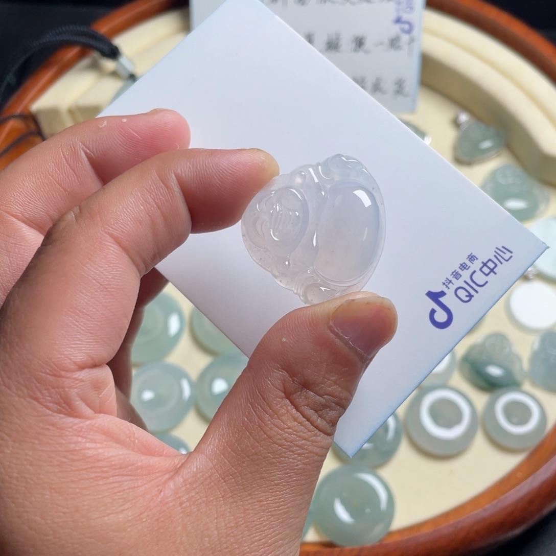 翡翠未镶嵌颈饰45667787555677