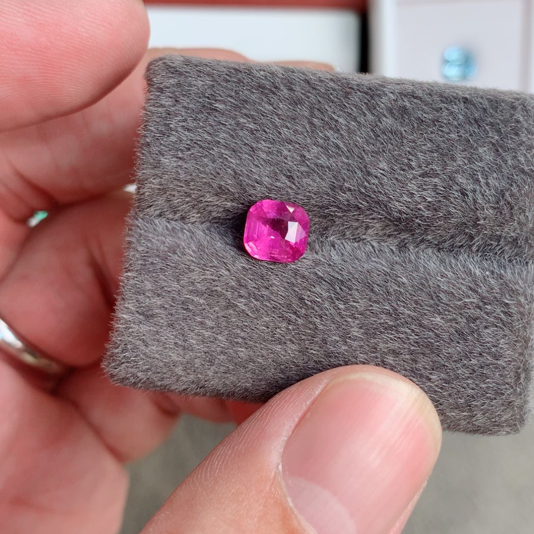 裸石未镶嵌尖晶石1.57ct 马亨盖尖晶石