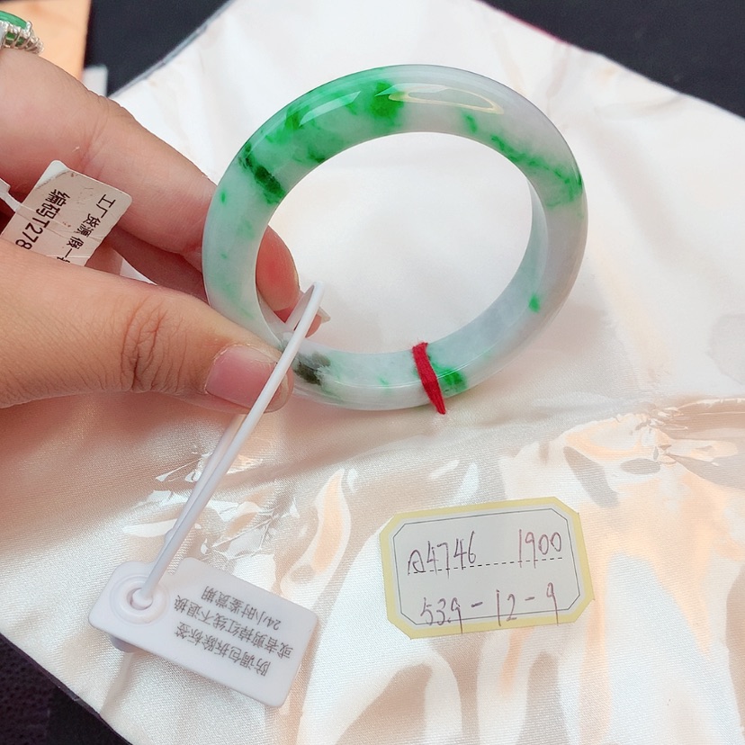 【闪购商品】翡翠手镯未镶嵌天然缅甸翡翠A货