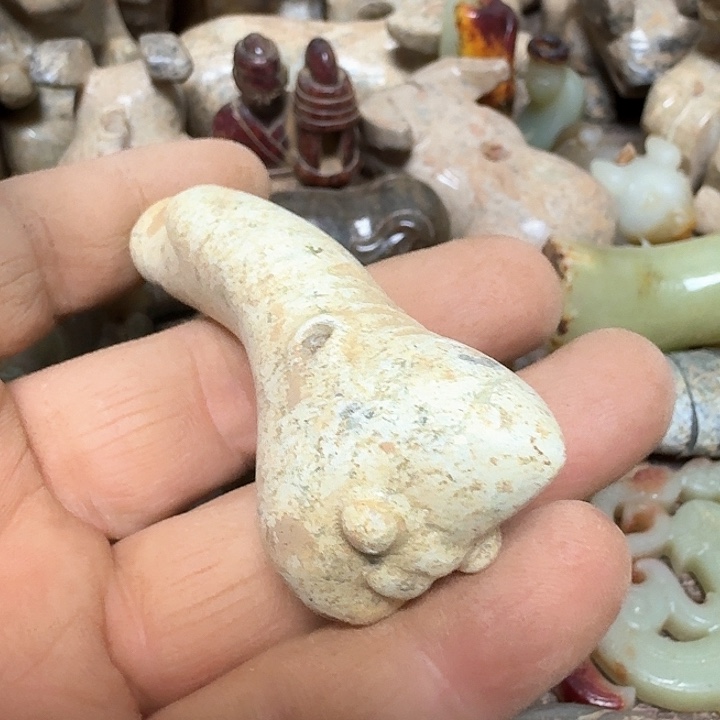 蛇纹石玉颈饰未镶嵌