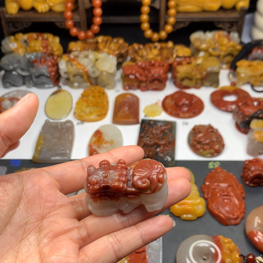 石英质玉（黄龙玉）挂件未镶嵌