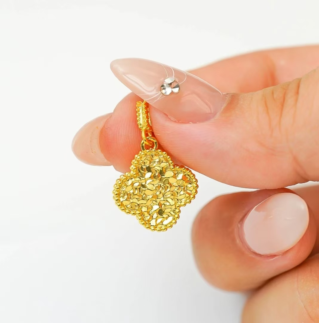 【质检发货】DY18K碎冰冰四叶草吊坠15mm（赠链子）