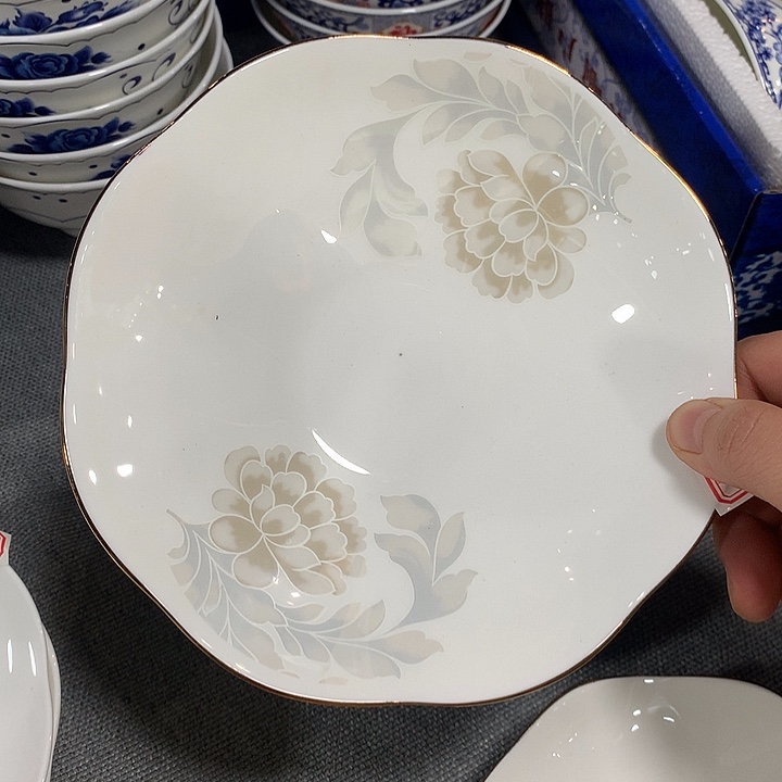 45%以上骨粉骨瓷7寸梅花盘1只