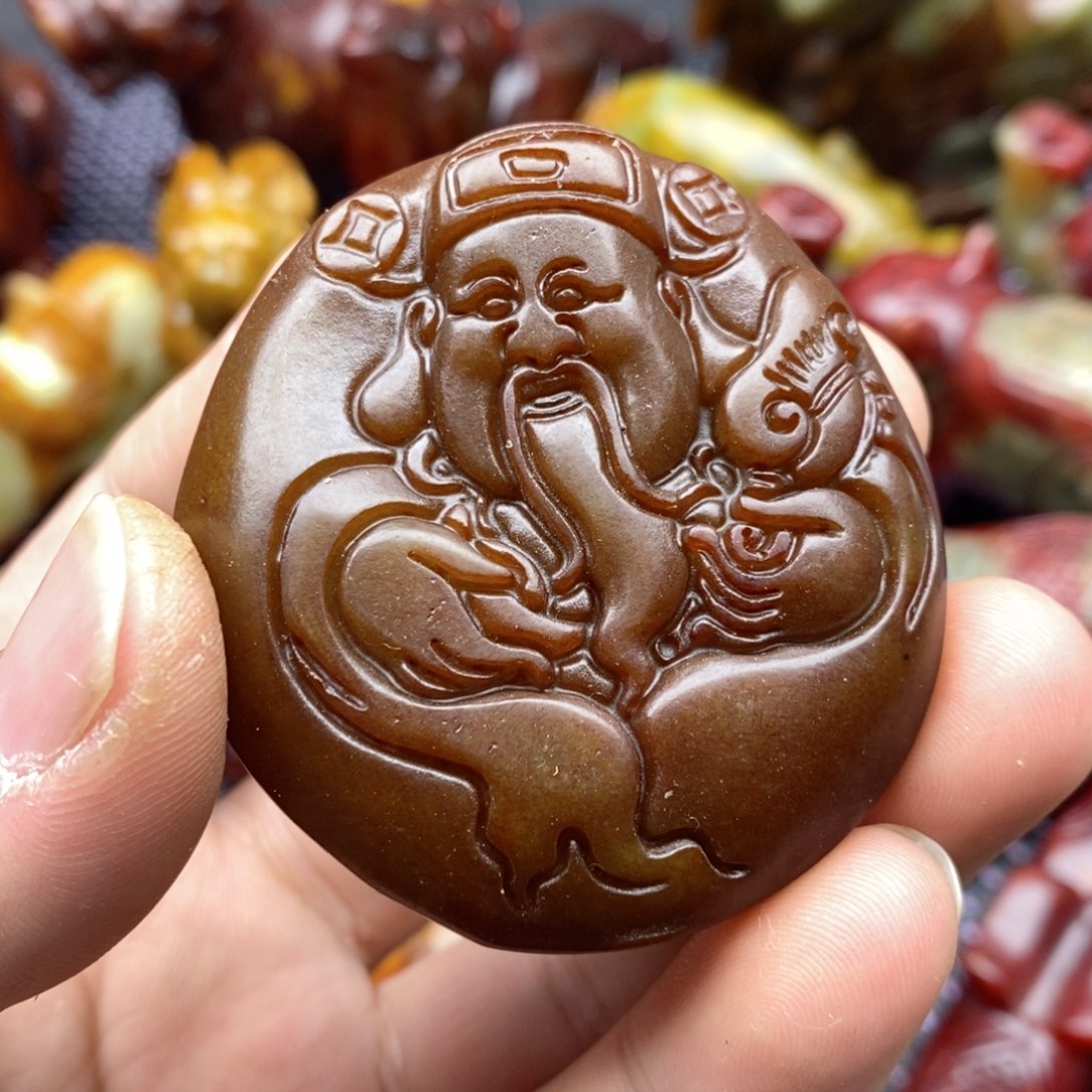 蛇纹石玉颈饰未镶嵌