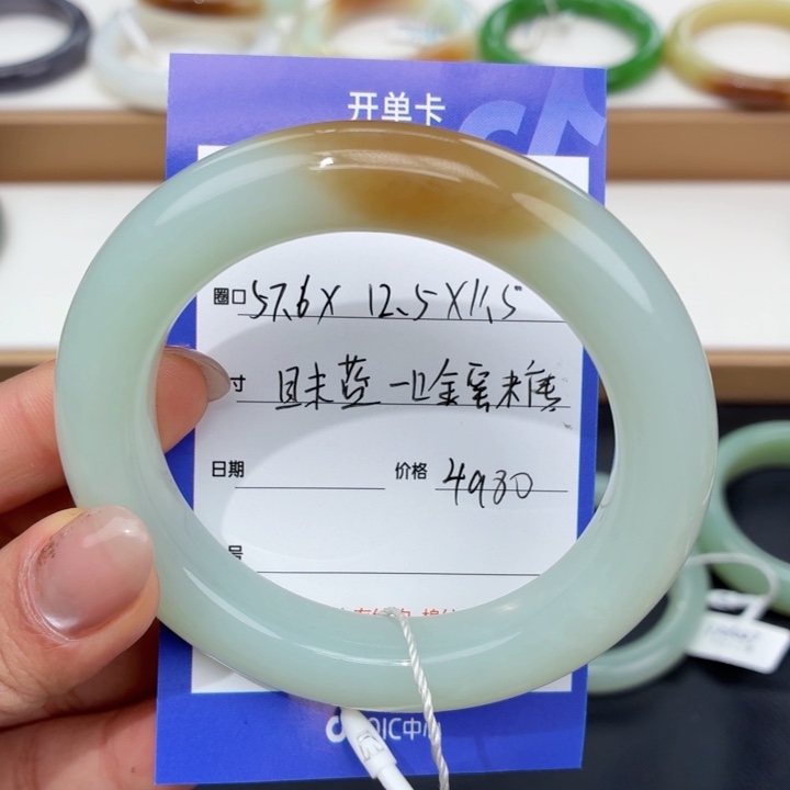 -***和田玉未镶嵌手镯