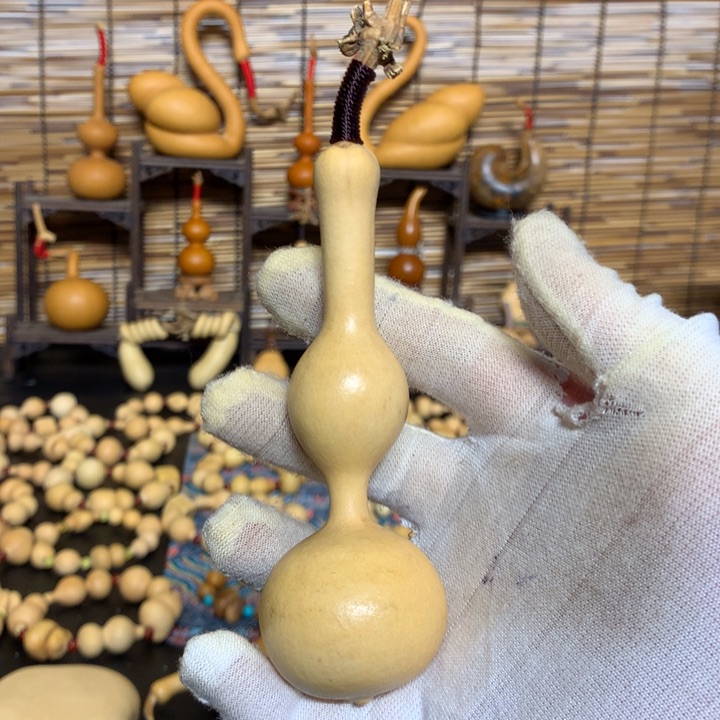 奶一喝完之后发现没人陪他