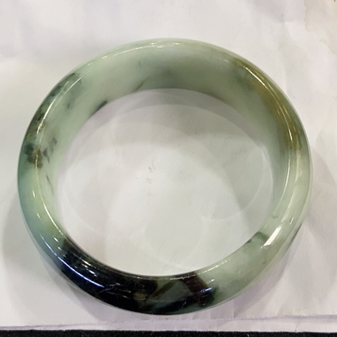 翡翠手镯未镶嵌天然翡翠