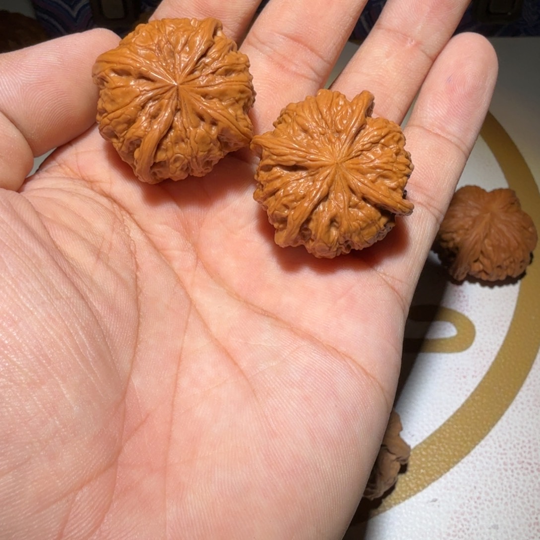 文玩核桃吊坠四棱