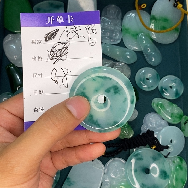 无非金属是***?时尚首饰吊坠直播间拍一发一