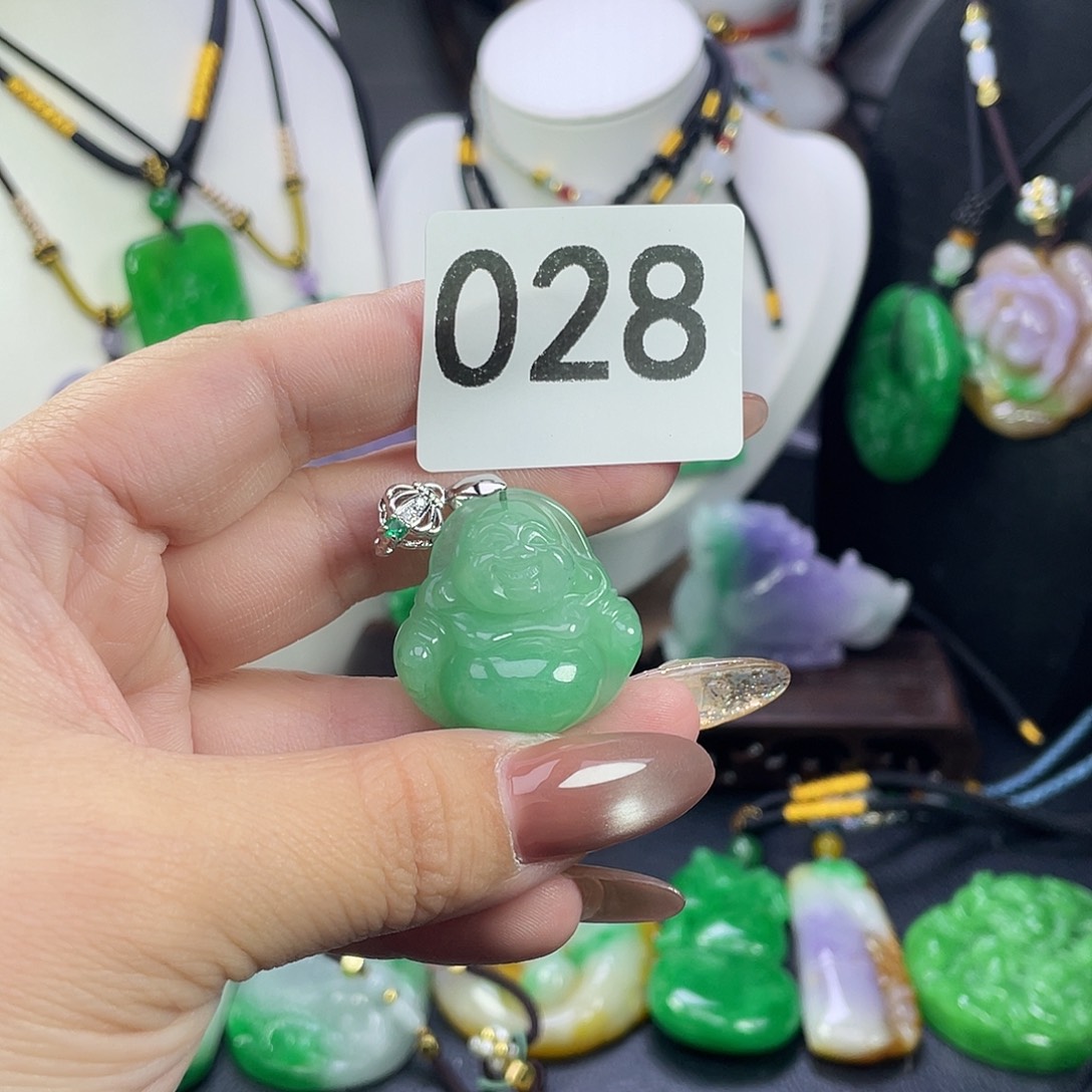 翡翠未镶嵌吊坠(赠链)