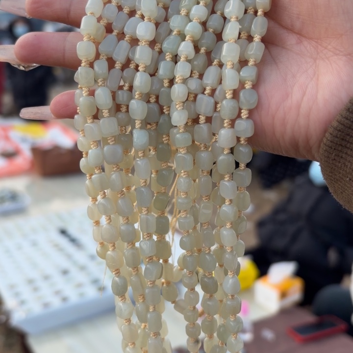 和田玉未镶嵌车挂