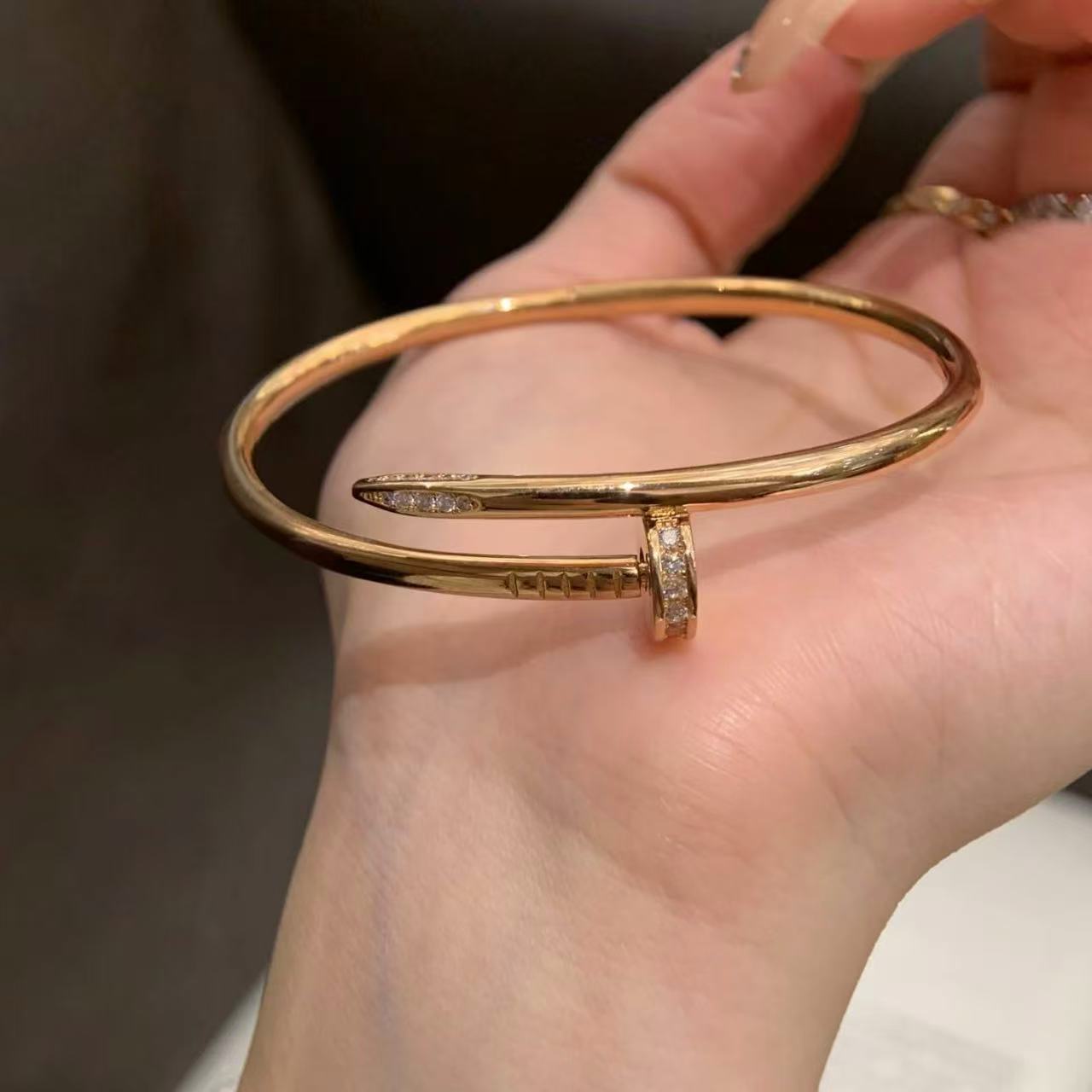 经典粗款钉子手镯