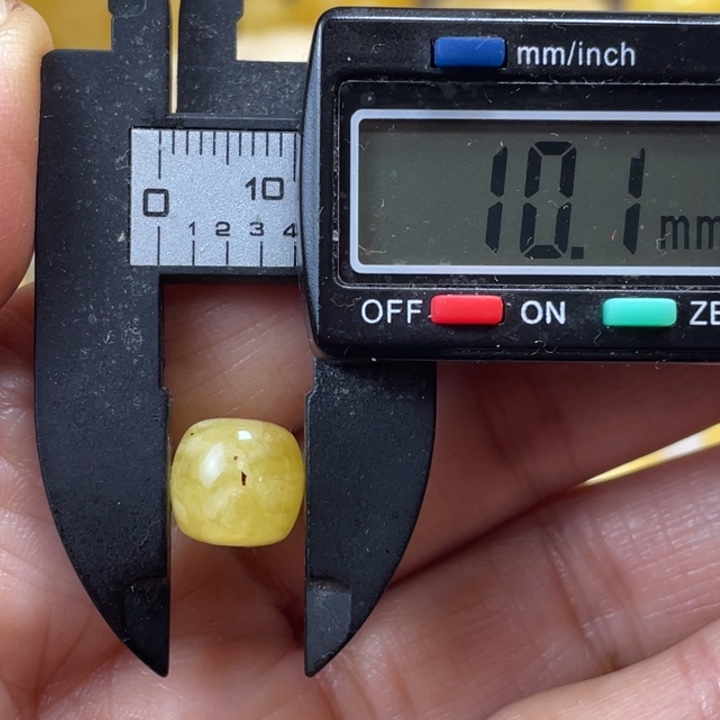 蜜蜡未镶嵌裸石3杂